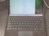 a laptop that is sitting on a desk with a mouse