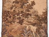 une image d'une tapisserie accrochée au mur d'une pièce