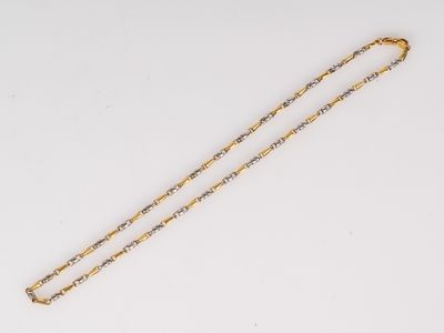 Collier en or de deux tons. L : 46 cm. 26,9 g - Photo 1