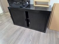 T56: Mobilier de bureau comprenant : 2 bureaux avec retour, … (photo 4)
