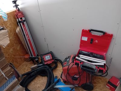 aspirateur HILTI VC20-UL, 1 trépied PA 931, 1 spot de chan… - Photo 1