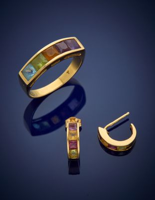 une paire de bagues en or et une bague sertie de pierres multicolores
