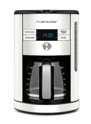 gros plan d'une cafetière sur fond blanc