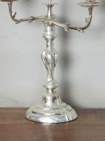 PAIRE DE CANDELABRES à deux bras de lumière en métal argenté… (photo 3)