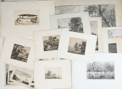 beaucoup de vieilles photos sur la table