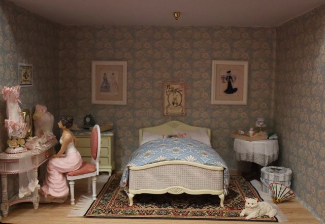 Diorama. Composition miniature, dans une vitrine en bois, vitre e...