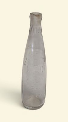 Bouteille en verre marquée en léger relief "Le Biberon "Lolo…