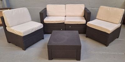 Salon de jardin en plastique façon tressage comprenant un ca…