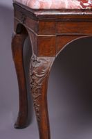 Grande console en chêne mouluré et sculpté à décor de lambre… (photo 5)
