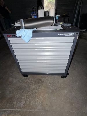 l'image d'une machine dans un garage