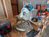 a picture of a circular saw on a wooden pallet