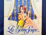 une vieille affiche de cinéma représentant une femme en robe jaune assise sur un lit