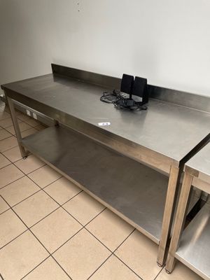 Table inox entretoisée et à dosseret de 180 - Photo 1