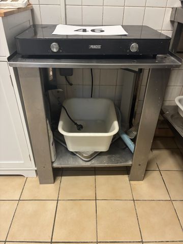 Petite desserte inox tablette inférieure, L 63. Frais en sus 14.2...