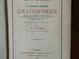deux livres posés sur une table