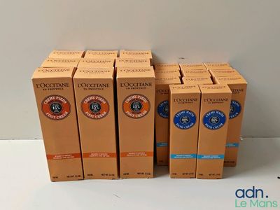 six boîtes de crèmes pour les mains L'Occitane posées sur une table