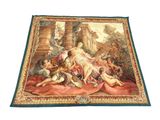 une image représentant une tapisserie sur laquelle figure une peinture représentant une femme et des enfants