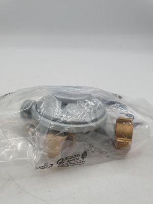 un sac en plastique contenant un compteur d'eau