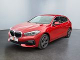 une BMW M125i Sports Wagon rouge garée dans un showroom
