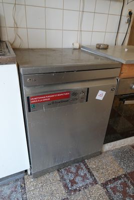 an image of a kitchen with a dishwasher and a dishwasher