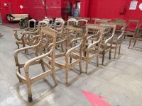 Suite de quatre bâtis de fauteuils en bois naturel, sans gar…