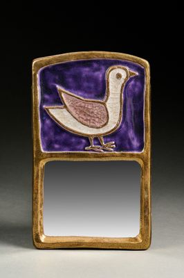 une image représentant un petit miroir sur lequel est peint un oiseau