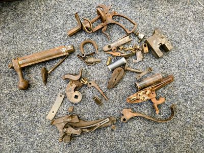 Ensemble de pièces détaché pour armes anciennes - Photo 1