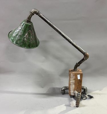 l'image d'une lampe posée sur une table