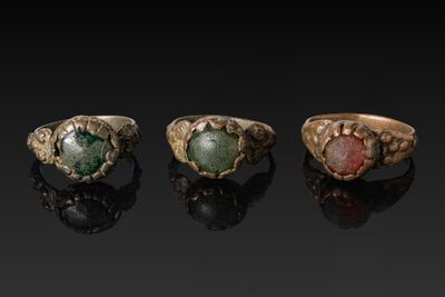 Collection D'Anneaux MÉDIÉVaux EN Bronze Avec Cabochons