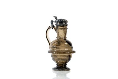 an image of a glass vase with a bird on it