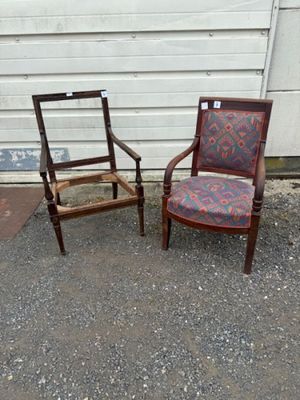 paire de chaises anciennes en bois avec assise rembourrée, rembourrée, rembourrée, rembourrée, rembourrée, rembourrée, rembourrée, rembourrée, rembourrée, rembourrée