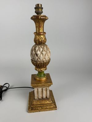 Lampe en bois doré et peint vert et crème en forme d'ananas …