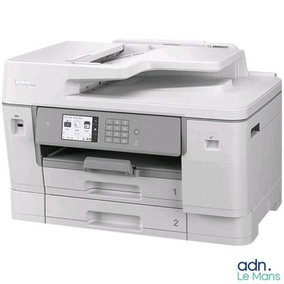 L'imprimante est blanche et est équipée d'un scanner intégré.