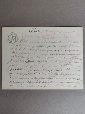 une photo d'une lettre manuscrite sur une feuille de papier