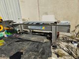 a machine that is sitting on the ground next to a building