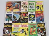 beaucoup de bandes dessinées sur la table