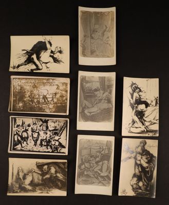 beaucoup de photos accrochées au mur d'une pièce
