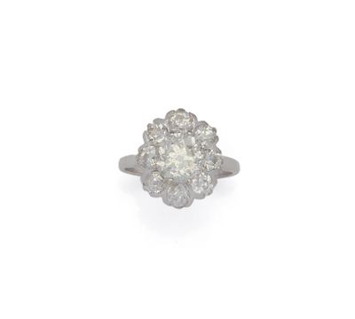 une bague à grappes de diamants de taille ancienne