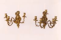 Paire d'appliques à cinq lumières en bronze.