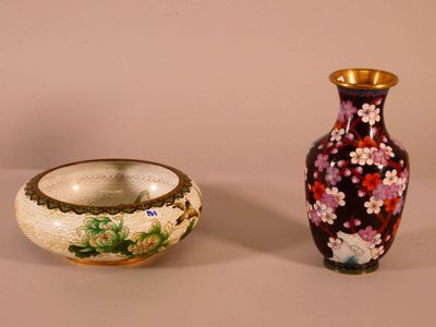 Chine, XXème siècle. Vase balustre et coupe circulaire en cu… - Photo 1