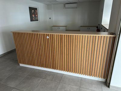 une photo du hall d'accueil d'un immeuble commercial