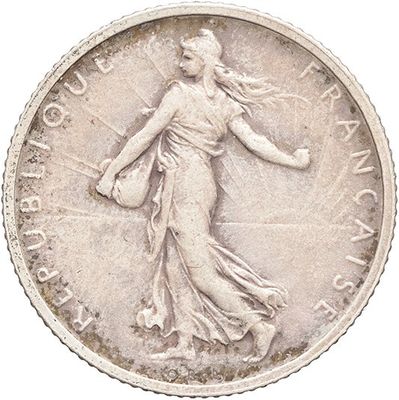 une vieille pièce d'argent avec une femme tenant un sac à main