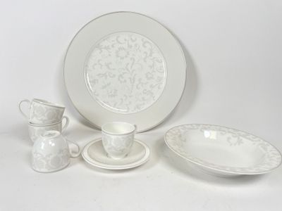 VILLEROY ET BOCH. Grey Pearl. Partie de service de table en …