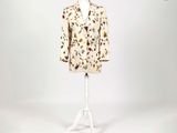 une photo d'une robe de mannequin ornée d'un motif floral