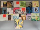 de nombreux types de livres de musique accrochés au mur