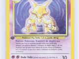 un gros plan d'une carte Pokémon sur fond blanc