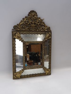 Miroir à parecloses de style Hollandais, à monture en cuivre…