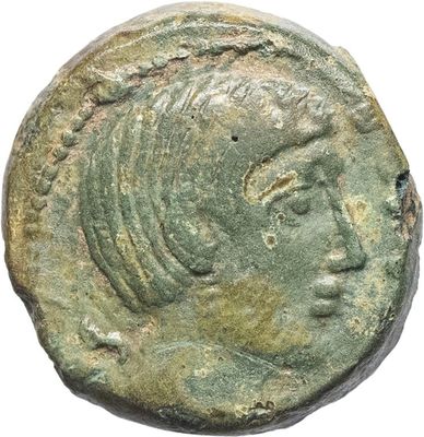 gros plan d'une pièce de monnaie sur laquelle figure un visage de femme