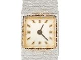 une image d'une montre en gros plan sur fond blanc