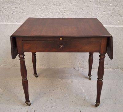 Tale à écrire à volets en acajou et placage d'acajou, les pi… - Photo 1